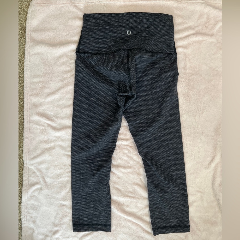 Lululemon Women’s Size 6 Align Gray High Waisted Fleece Lined Crop 20” Leggings